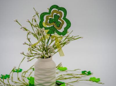Decorate vases and tealights for St. Patrick's Day